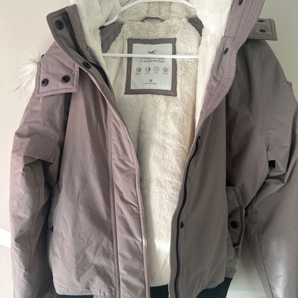 HOLLISTER ALL-WEATHER FAUX FUR-LINED BOMBER JACKET - Picture 2 of 8